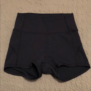 Lululemon size 4 in movement short everlux.